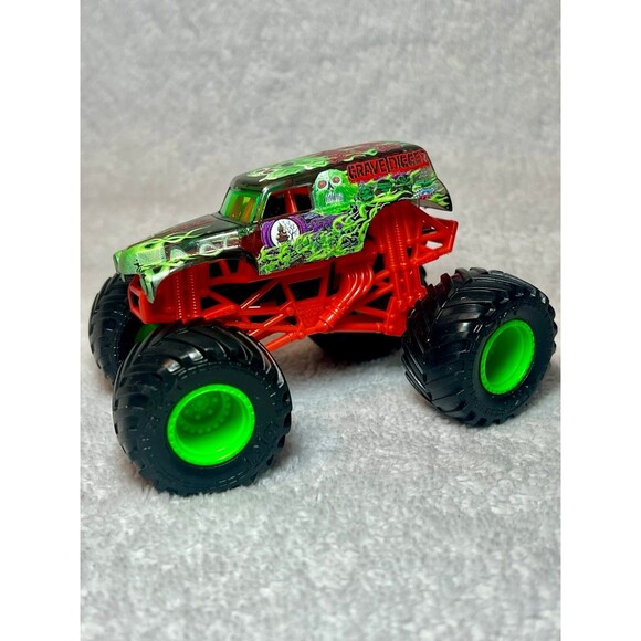 Exclusive Spin Master Monster Jam Supercharge Speedway Grave Digger Truck 1:64 - Picture 2 of 5